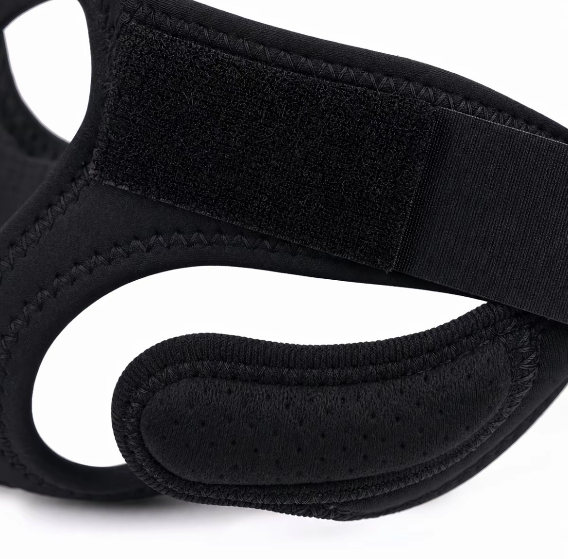 Detalhe da costura macia e do fechamento em velcro
